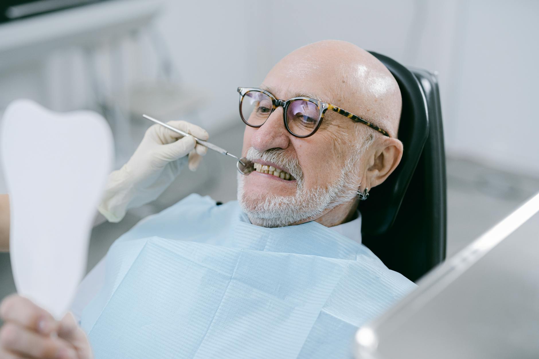 Người Việt cao niên khám răng định kỳ — Medicare Advantage 2026 chi trả $0 đồng-trả cho dental phòng ngừa ở Houston