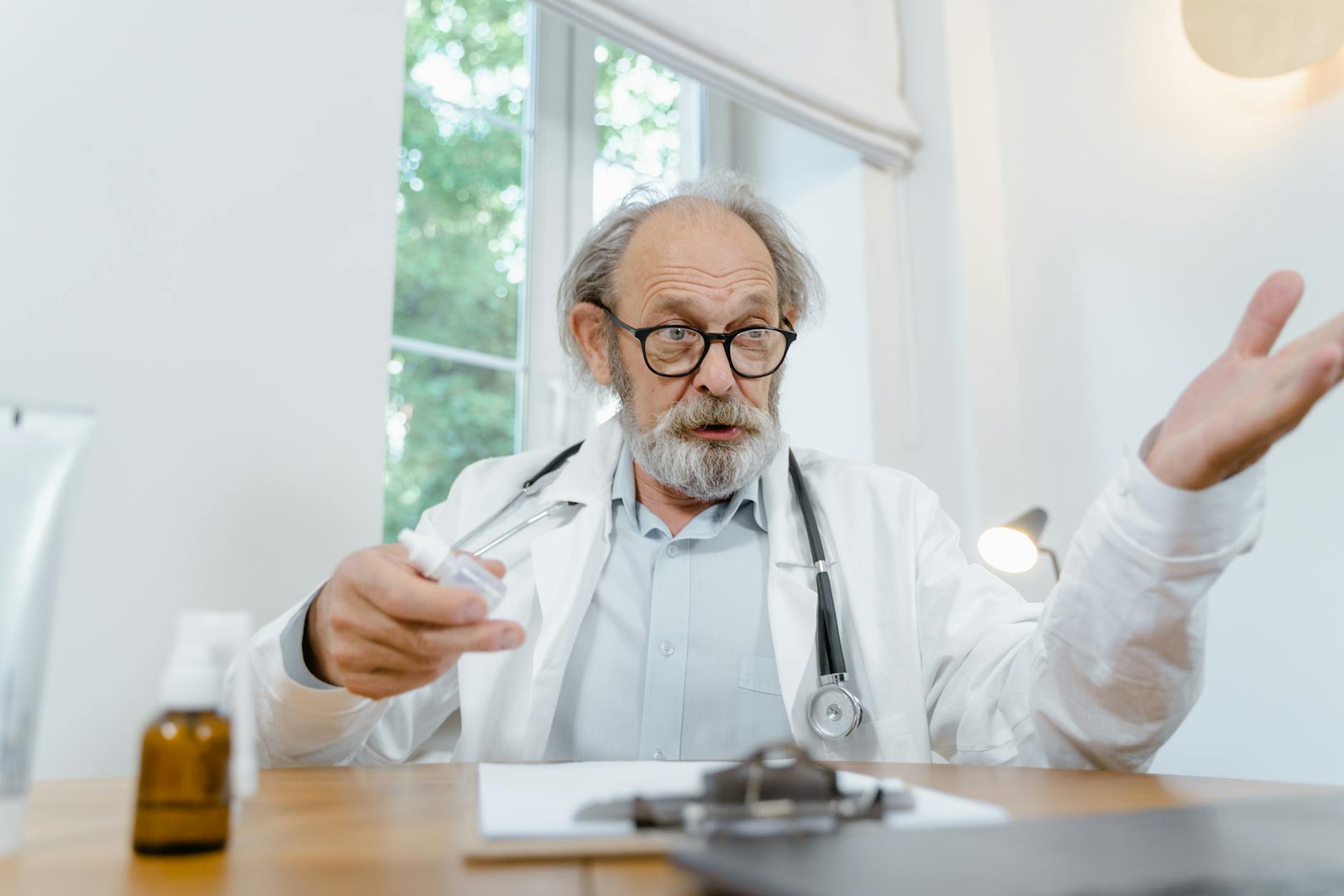 Bác sĩ tư vấn cho người cao niên Việt về kiểm soát tiểu đường — Houston Medical Center