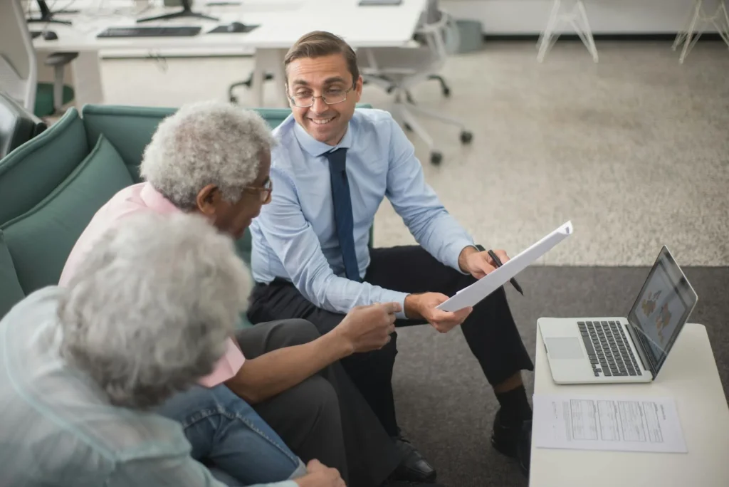 Đại lý bảo hiểm tư vấn so sánh plan Medicare Advantage cho người cao niên
